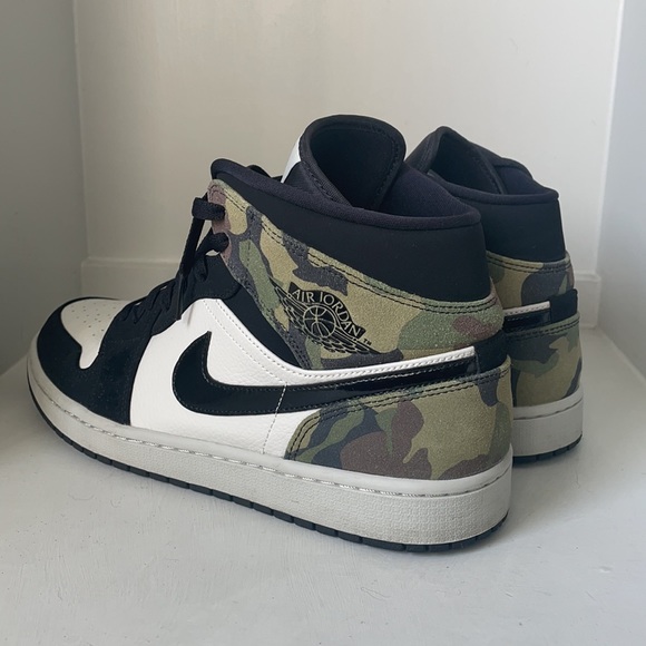 Men’s Air Jordan Shoes - Picture 2 of 6